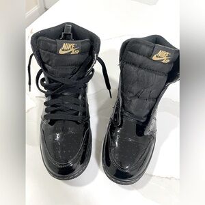 Nike Air Jordan 1 Retro High OG Black Metallic Gold       6y